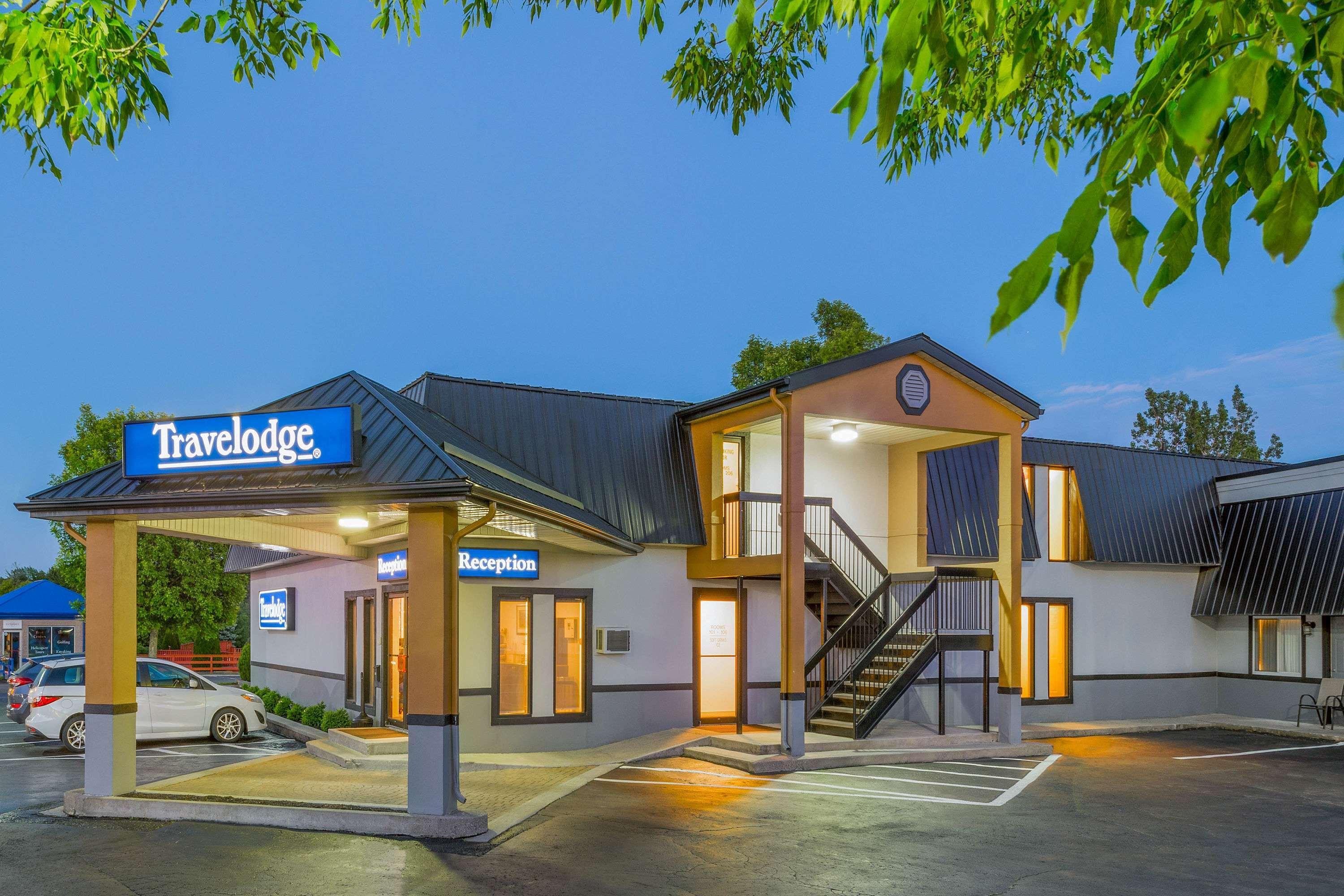 Travelodge By Wyndham Ґананокве Екстер'єр фото
