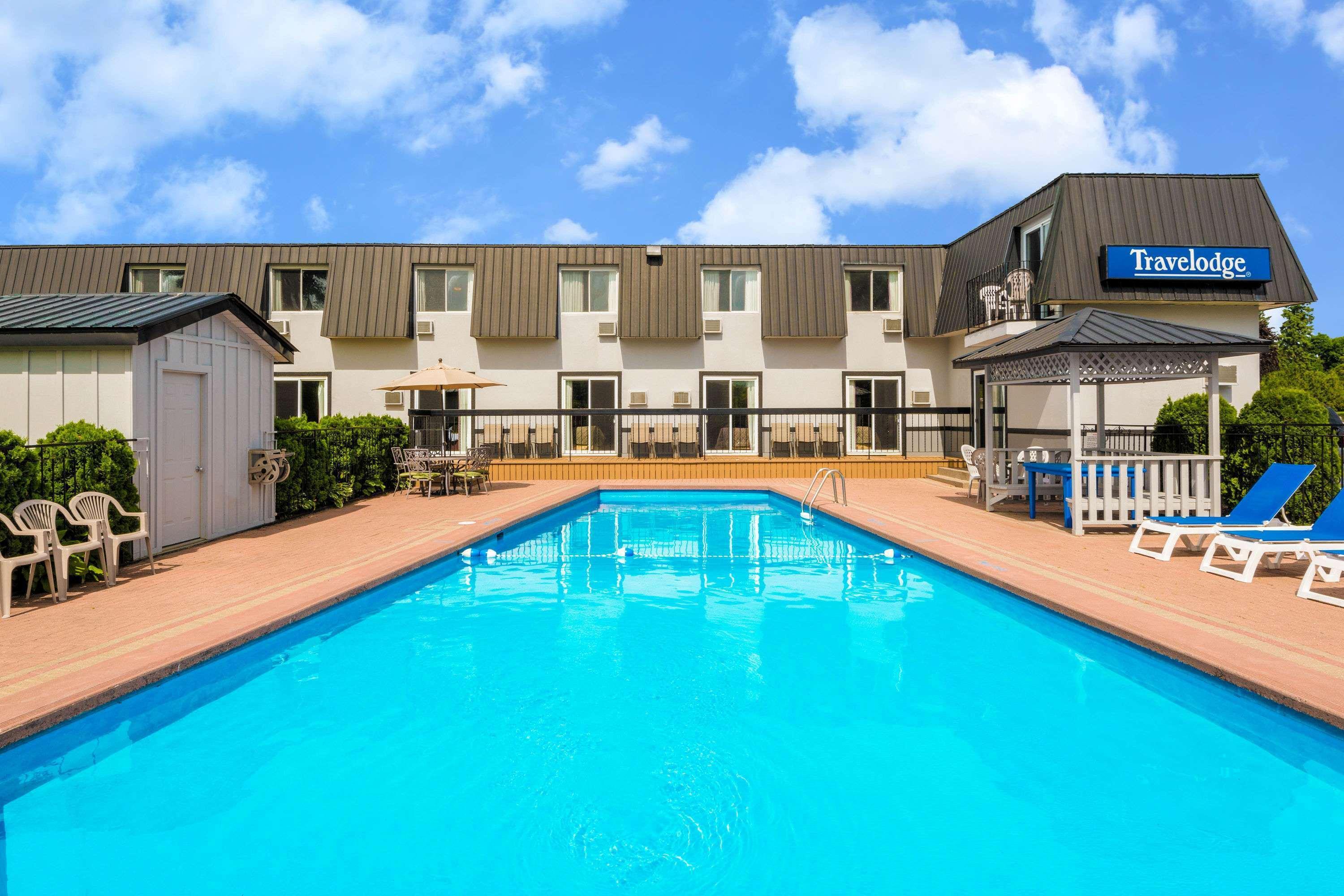 Travelodge By Wyndham Ґананокве Екстер'єр фото