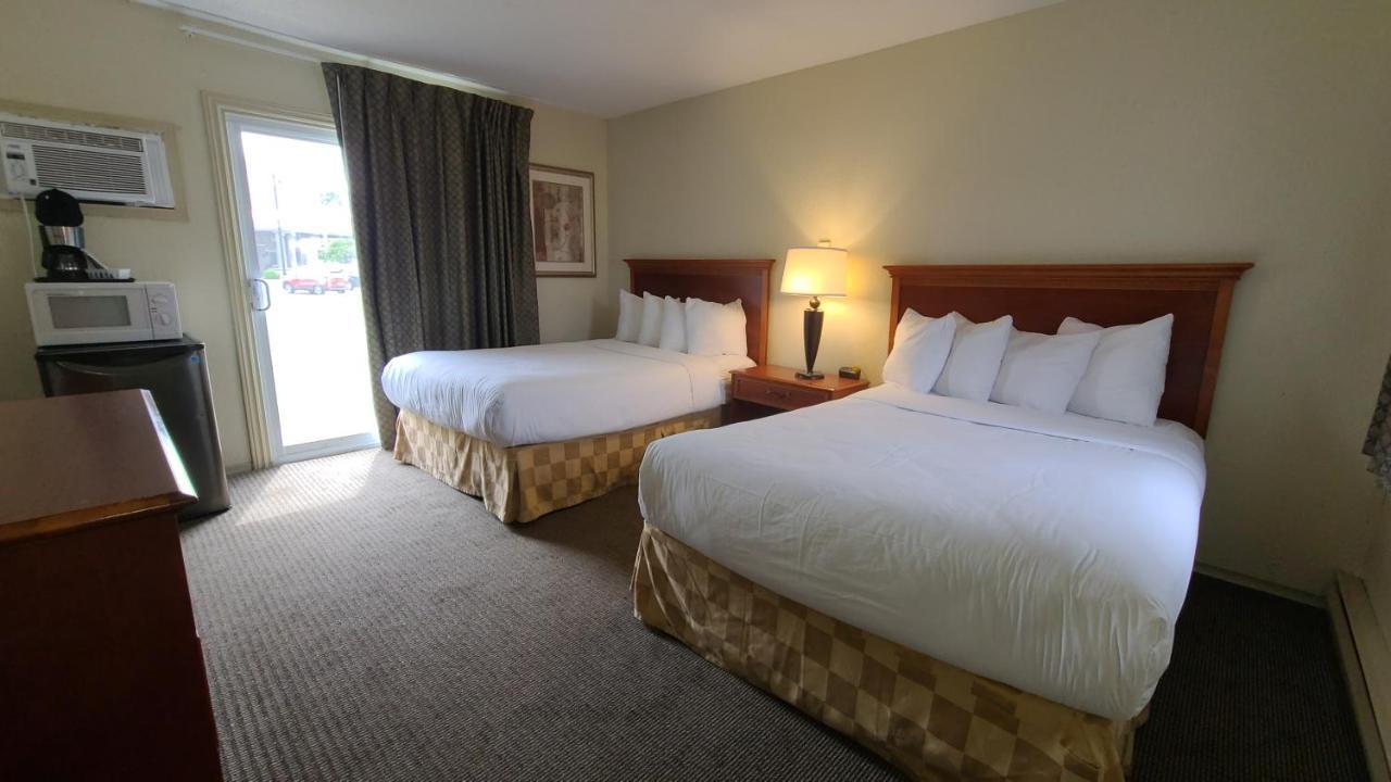 Travelodge By Wyndham Ґананокве Екстер'єр фото