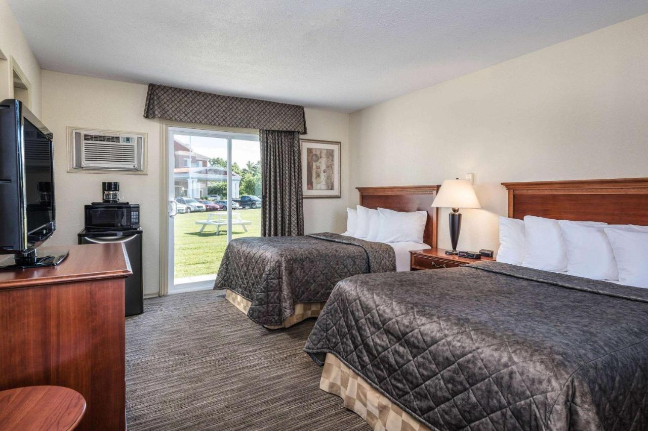 Travelodge By Wyndham Ґананокве Екстер'єр фото
