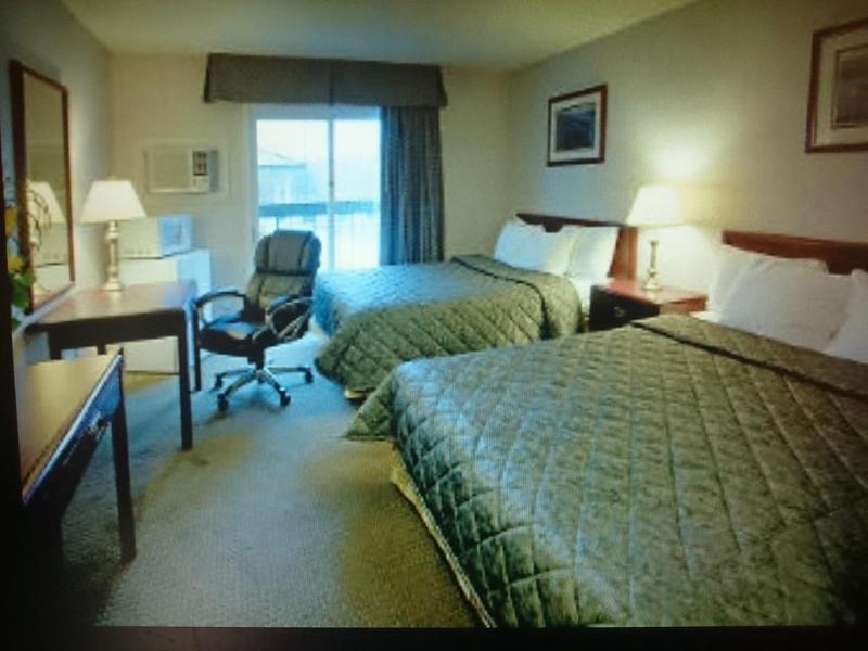 Travelodge By Wyndham Ґананокве Екстер'єр фото